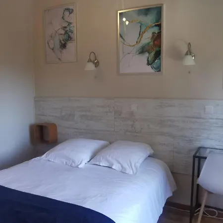 Des Amandiers Hotel