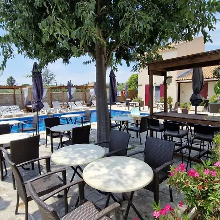 Des Amandiers Hotel