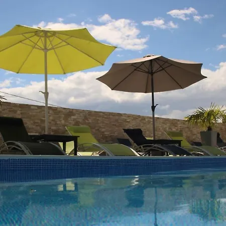 Des Amandiers Hotel